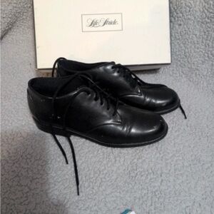 Life Stride Black Leather Lace-Up Oxfords